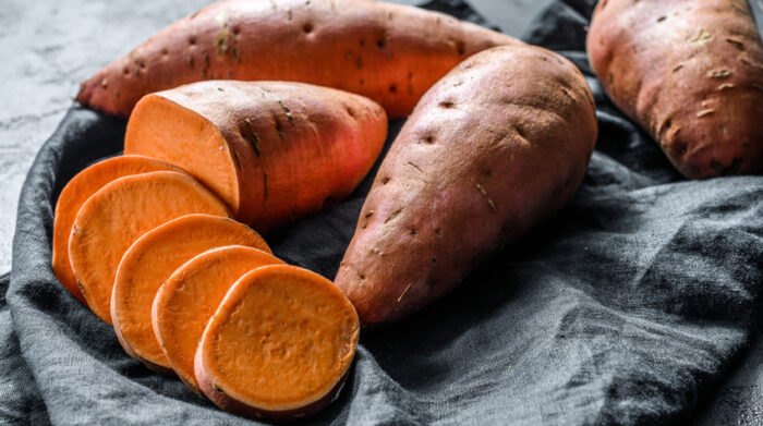 Aus der Süßkartoffel lassen sich viele verschiedene gesunde Gerichte kochen. © Shutterstock, Mironov Vladimir